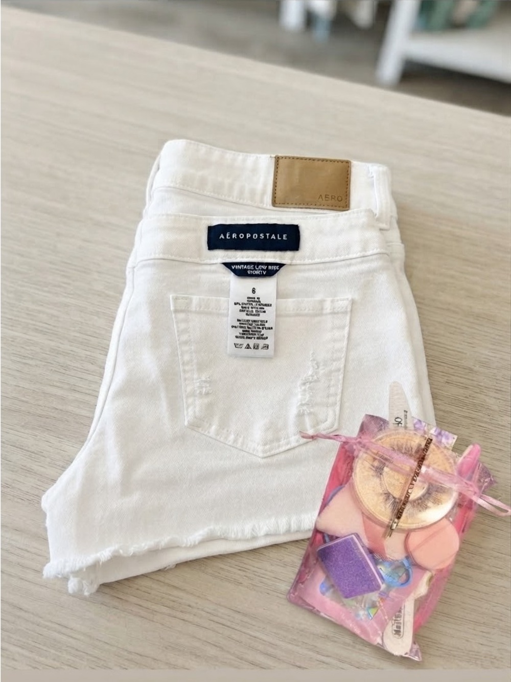 NWOT Aeropostale White Denim Shorts -6 & Beauty Gift Bag